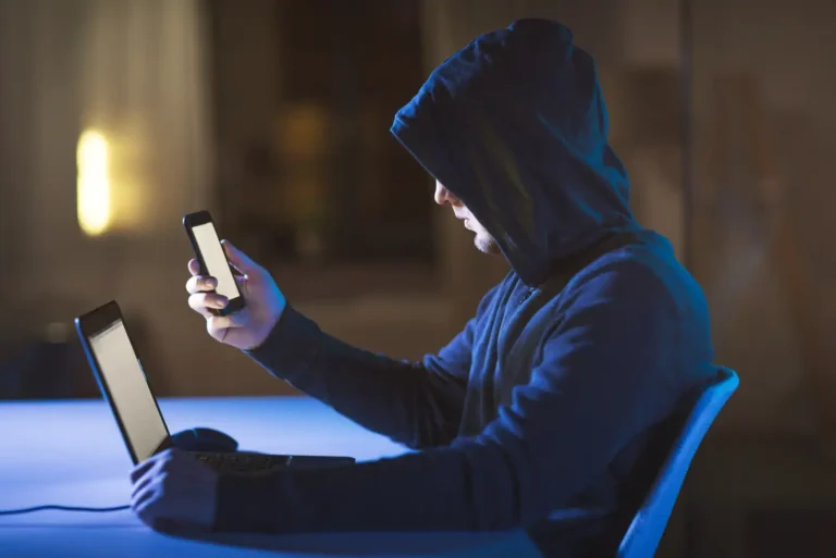 Ingénierie sociale : Les pirates exploitent les biais psychologiques pour vous piéger