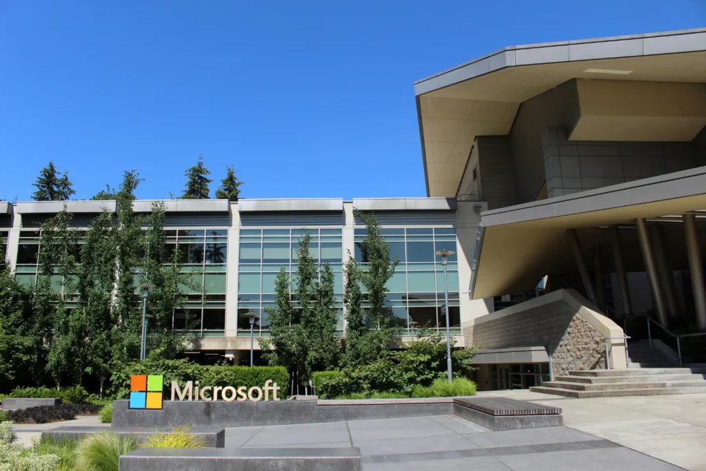 500 millions économisés avec l’IA : Microsoft donne le ton pour les géants de la tech