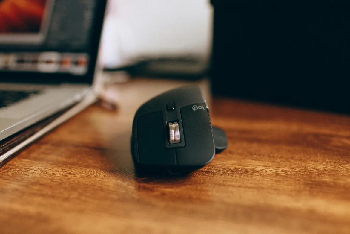 Les meilleures souris ergonomiques pour éviter les douleurs au poignet