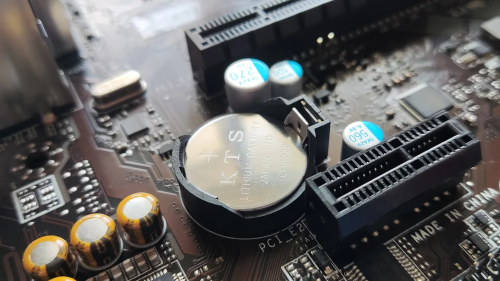 Remplacer la pile CMOS de son PC portable