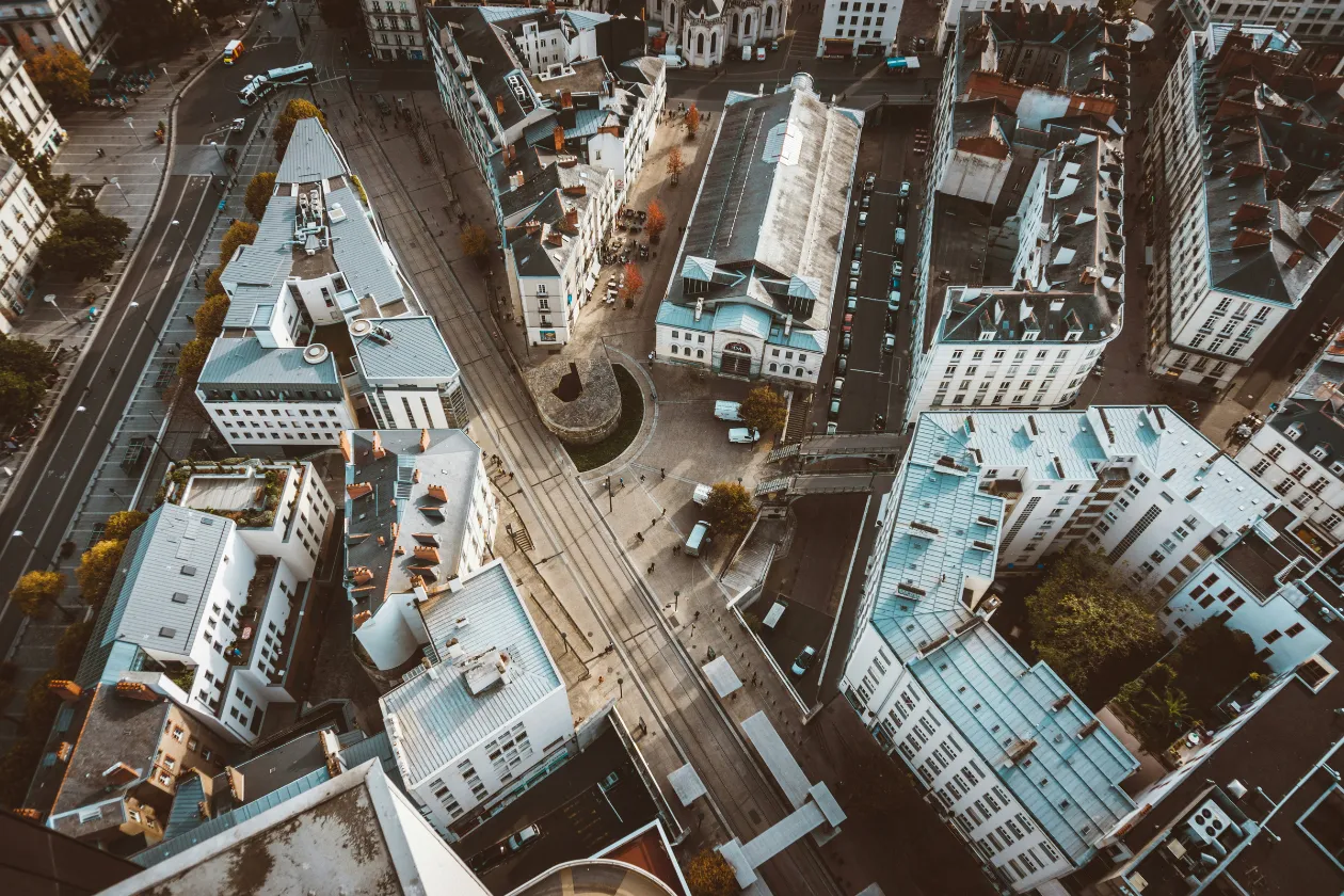 Vue aérienne de Nantes pour le dépannage informatique à domicile