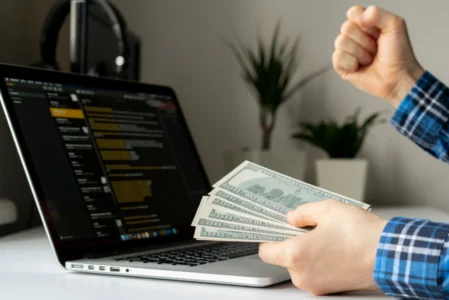 Gana dinero pasivo compartiendo tu conexión a Internet (2026 Guía)