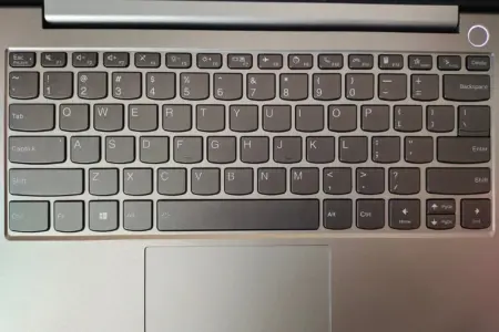 How do you turn off aeroplane mode on a Windows PC?